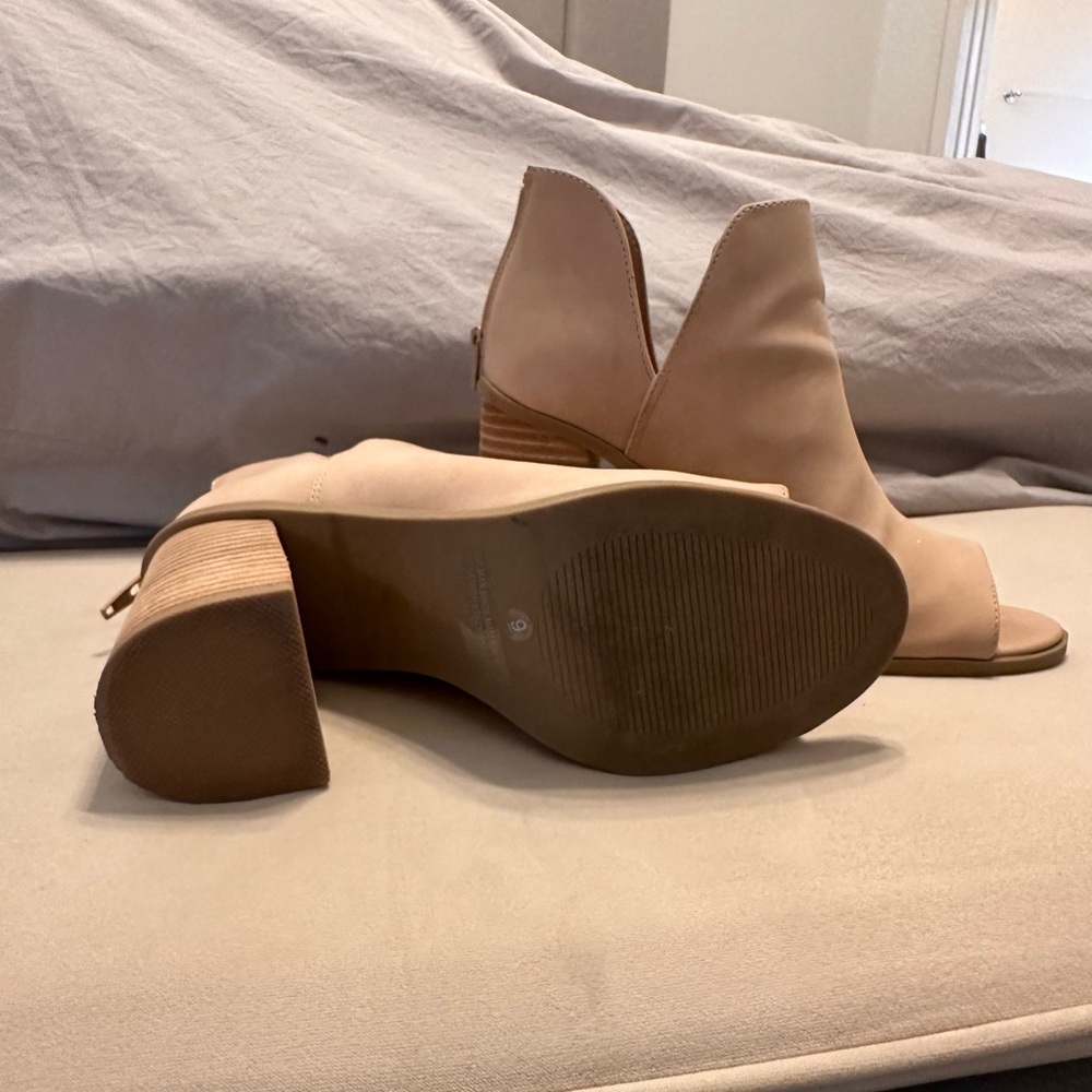 Rustic, open toe bootie - Picture 5 of 6
